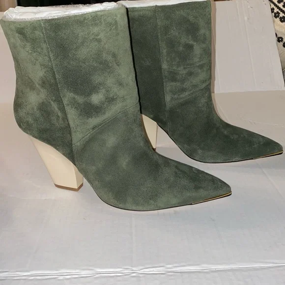 NEW Tory Burch Lila Ankle Bootie Olive Suede Size 9.5 - Picture 9 of 15